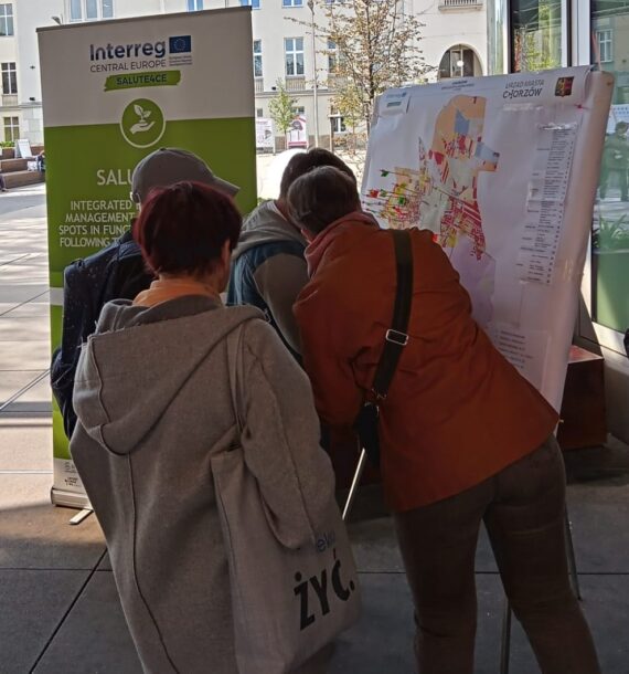 8 października 2020 Chorzów, akcja zbierania propozycji miejsc, w których mogą powstać zielone punkty